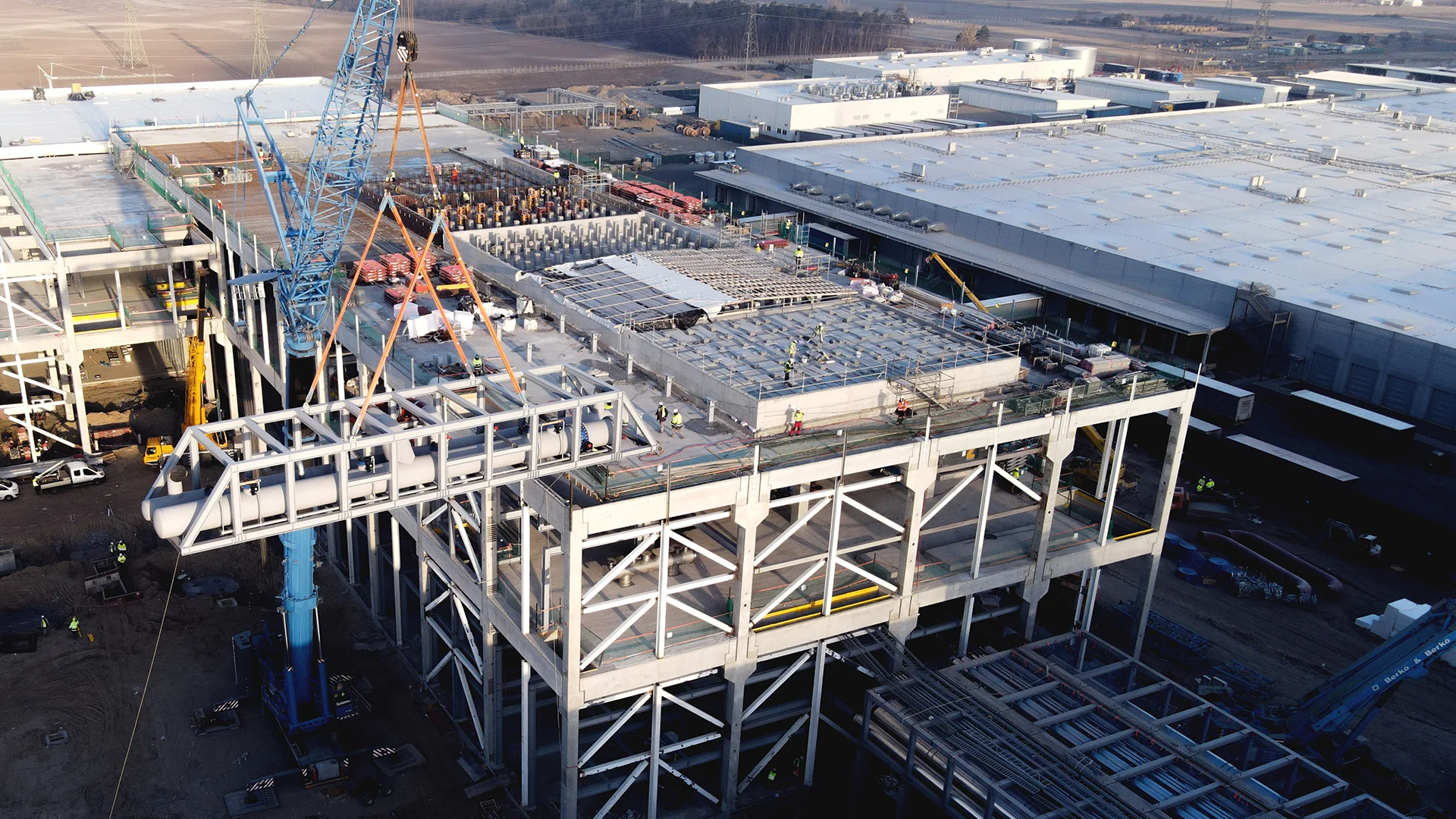 Cég_KWB_emelés SIXTONE